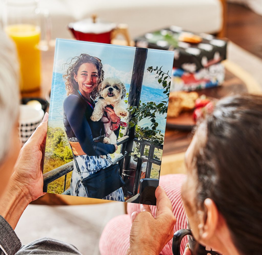 People looking at a Fracture glass photo print.