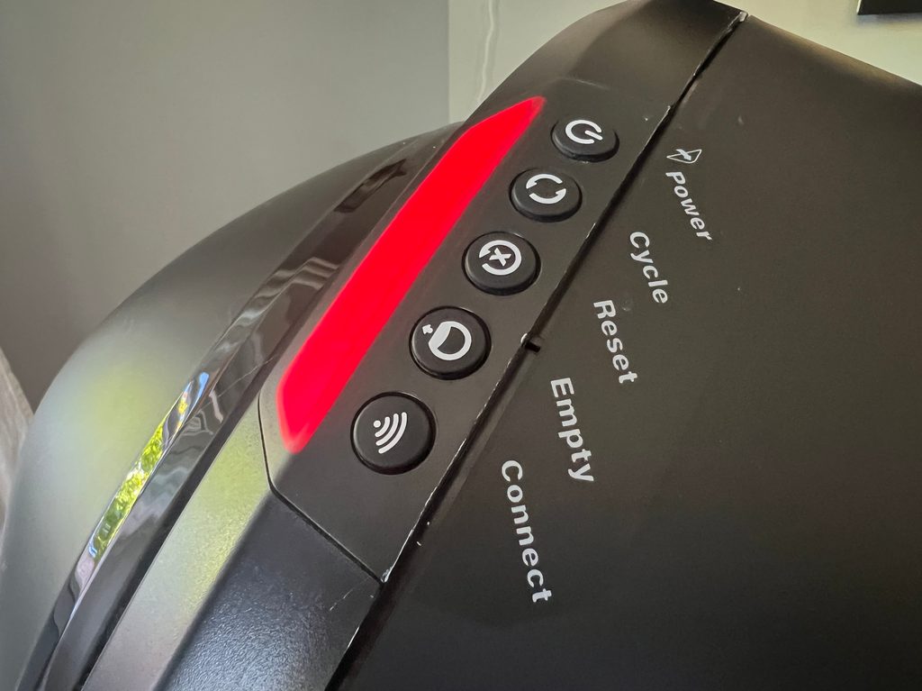 Close up of Litter Robot 4's controls